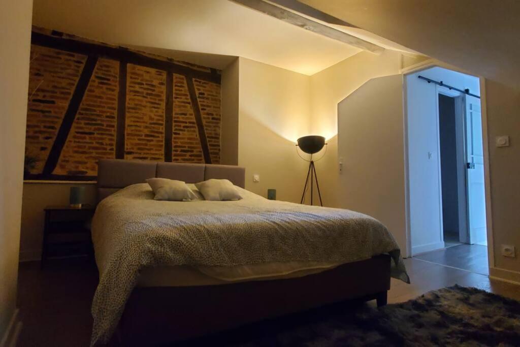 Appartement De Charme En Hyper-Centre Charleville-Mézières Екстериор снимка