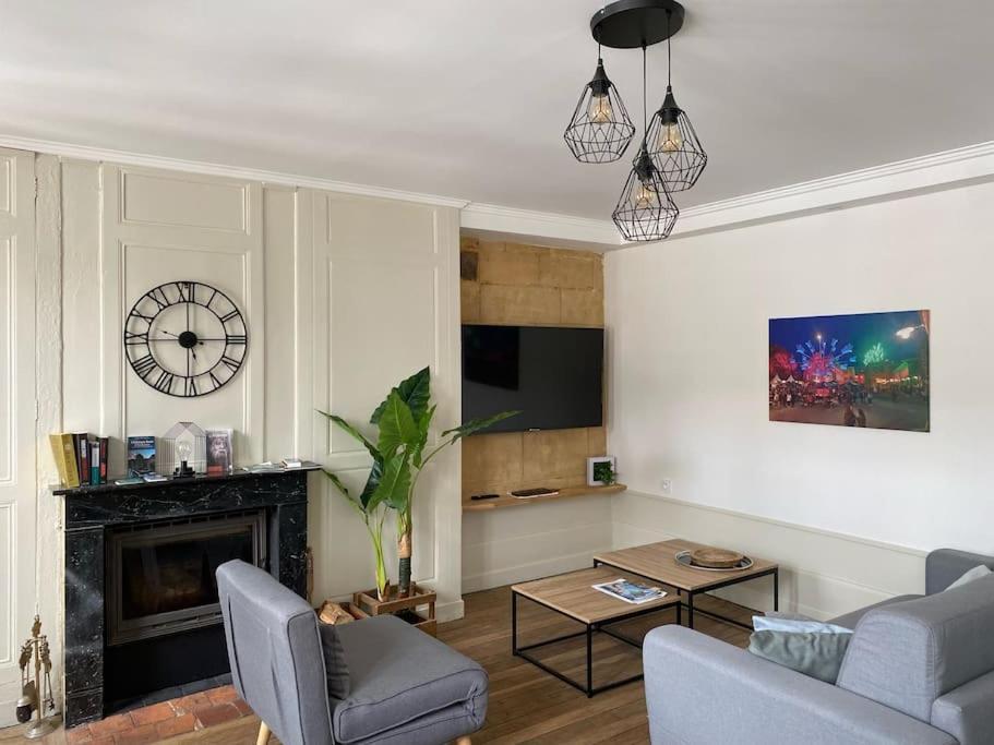 Appartement De Charme En Hyper-Centre Charleville-Mézières Екстериор снимка
